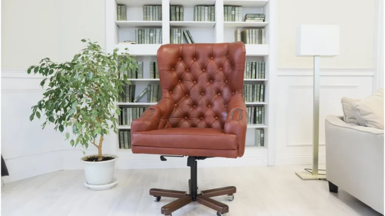 Какие материалы обивки лучше для офисного кресла
